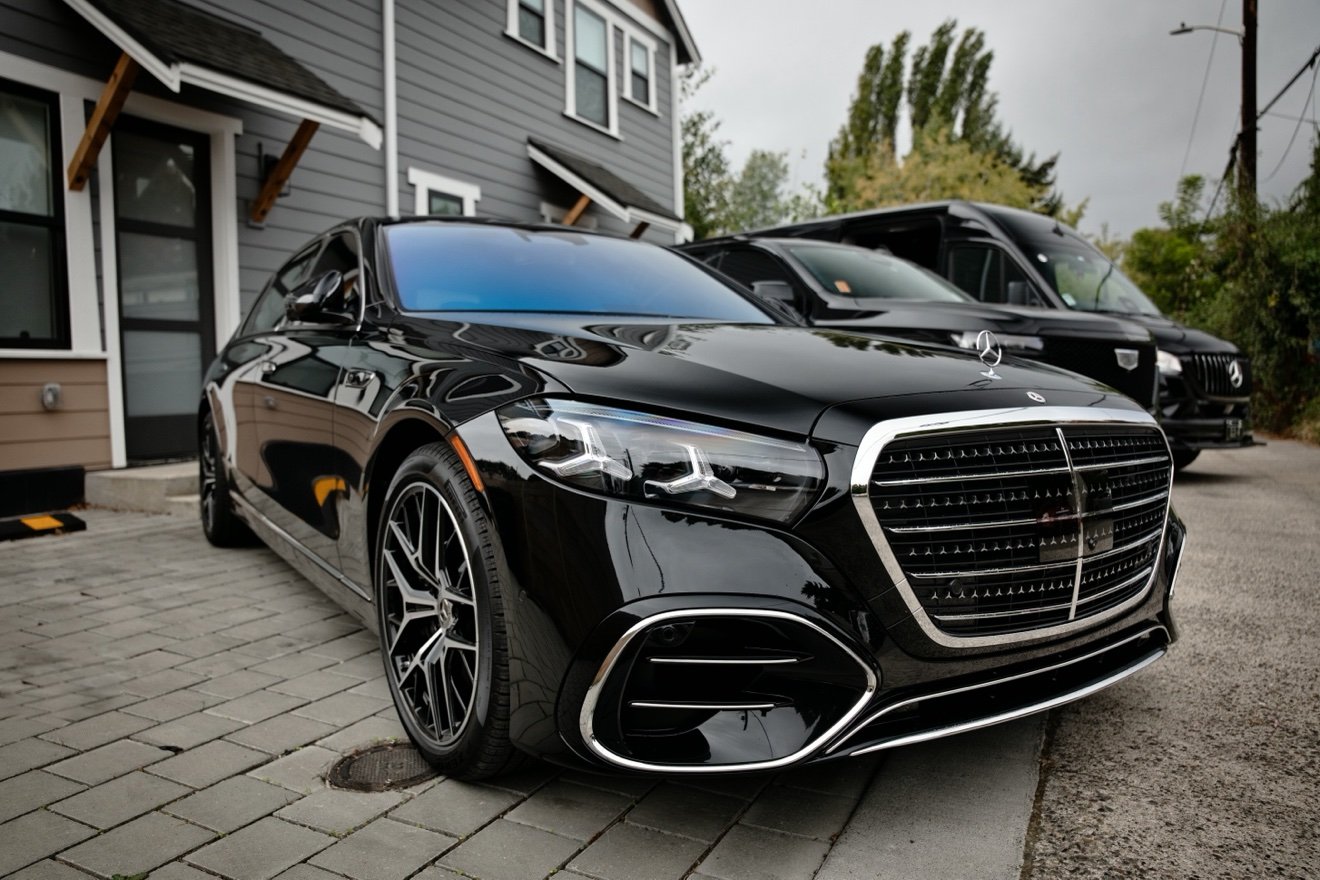 Black Mercedes S-Class chauffeur car for Thanksgiving airport transfers in Seattle